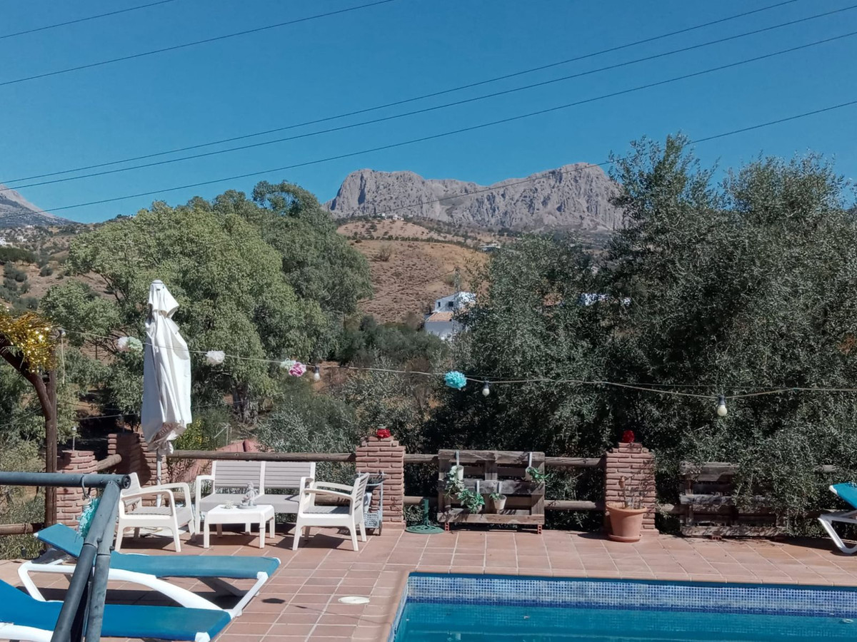 4 Bed Townhouse for sale in Riogordo Costa Del Sol East, Málaga, Spain