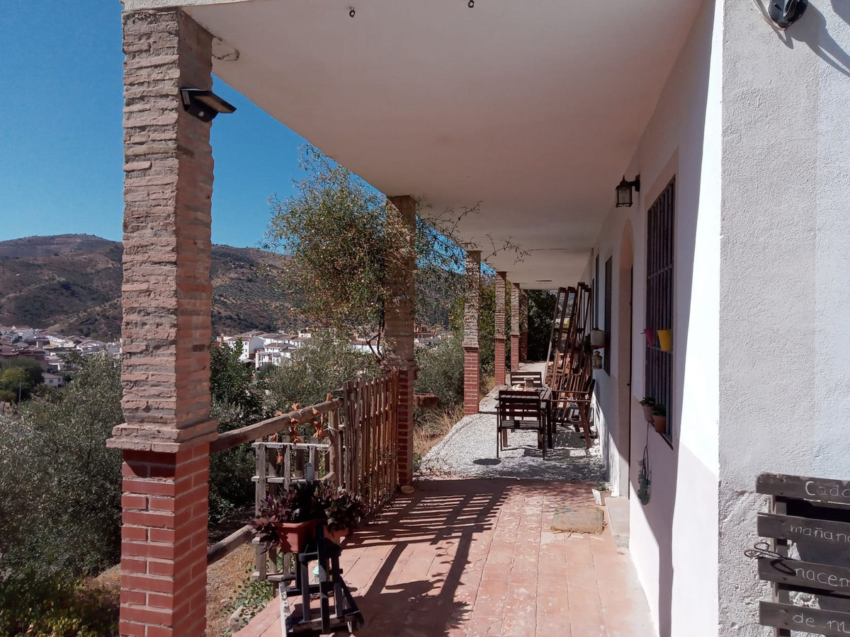 4 Bed Townhouse for sale in Riogordo Costa Del Sol East, Málaga, Spain