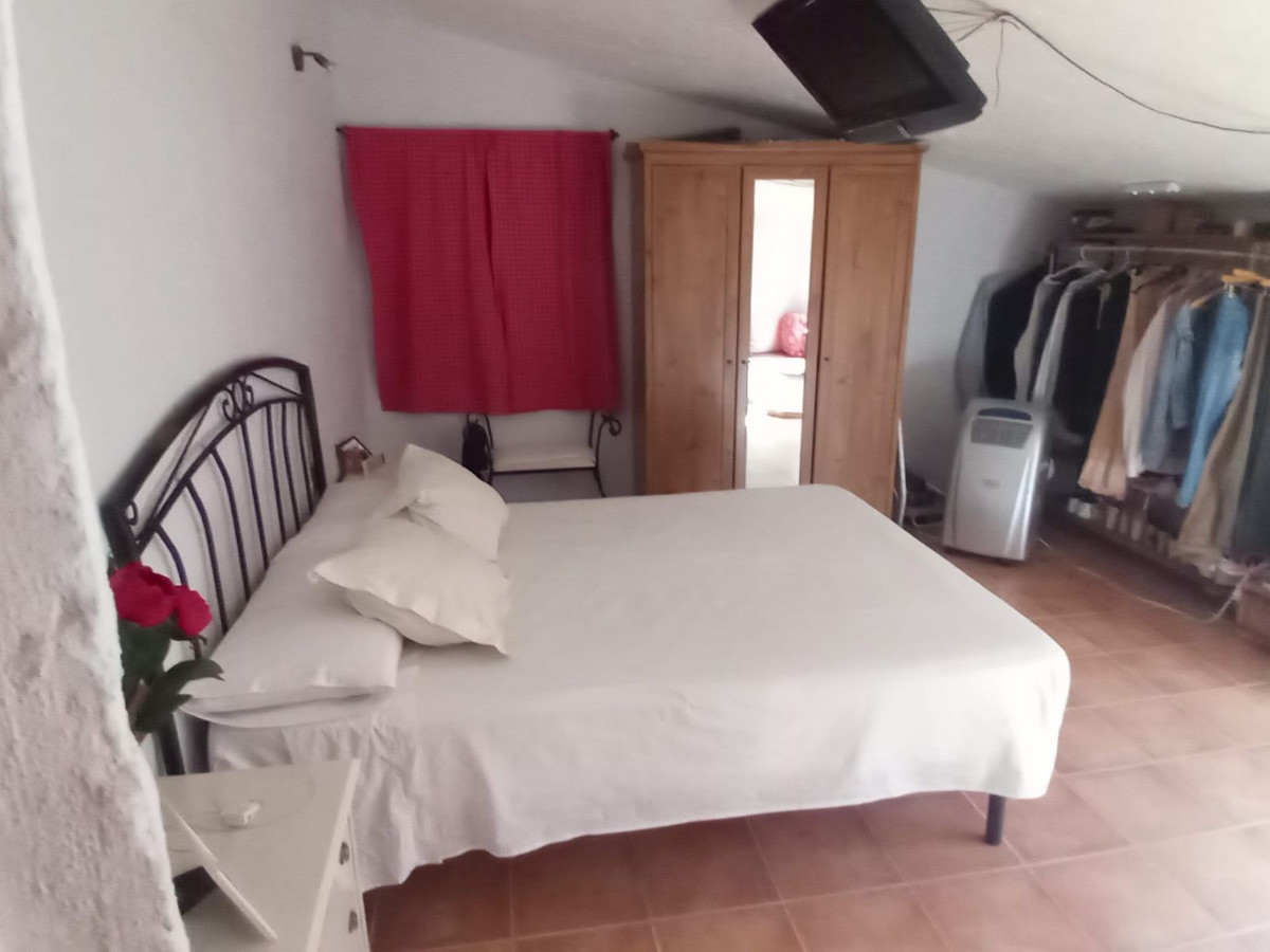 4 Bed Townhouse for sale in Riogordo Costa Del Sol East, Málaga, Spain