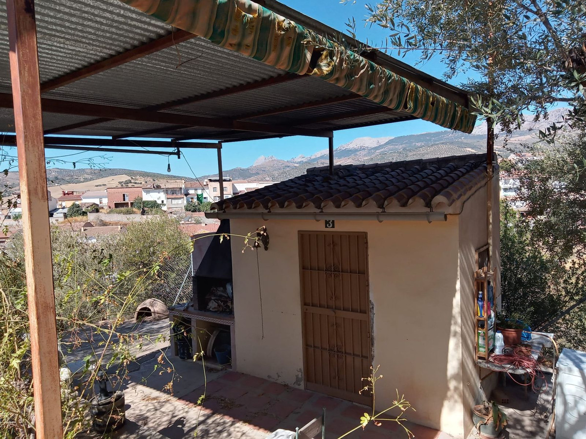 4 Bed Townhouse for sale in Riogordo Costa Del Sol East, Málaga, Spain