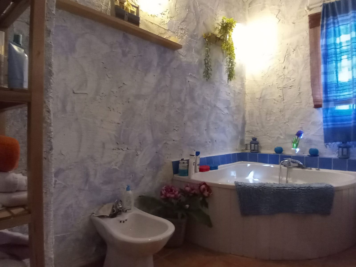 4 Bed Townhouse for sale in Riogordo Costa Del Sol East, Málaga, Spain