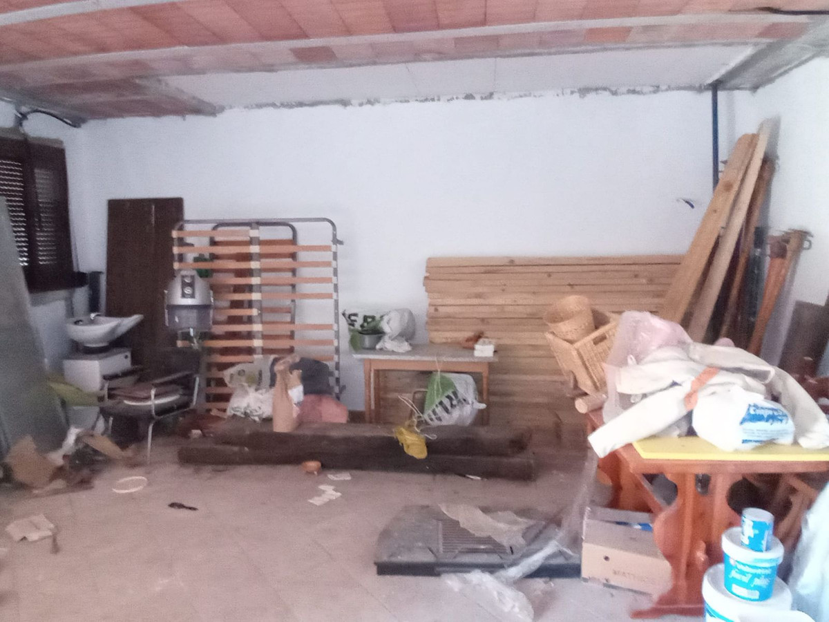 4 Bed Townhouse for sale in Riogordo Costa Del Sol East, Málaga, Spain