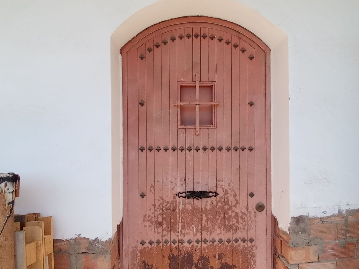 4 Bed Townhouse for sale in Riogordo Costa Del Sol East, Málaga, Spain