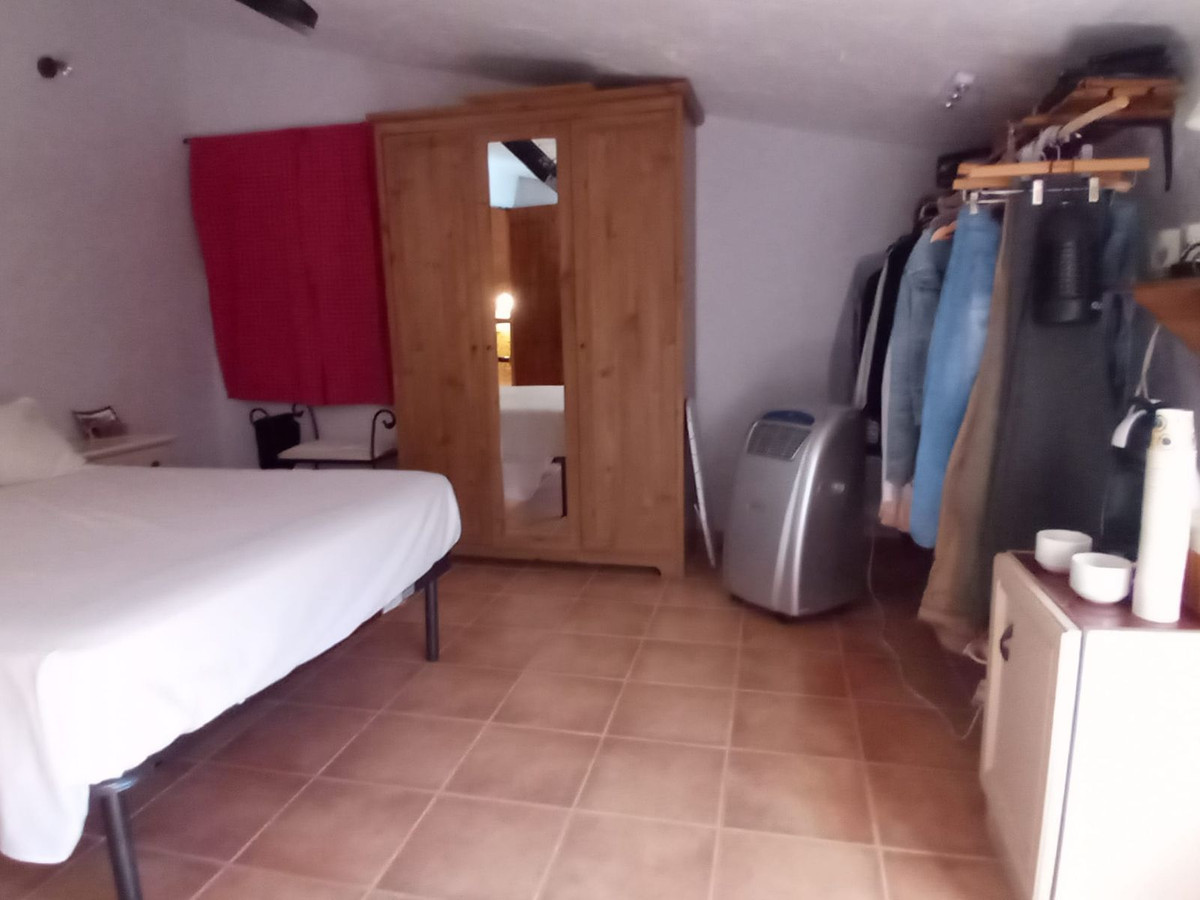4 Bed Townhouse for sale in Riogordo Costa Del Sol East, Málaga, Spain