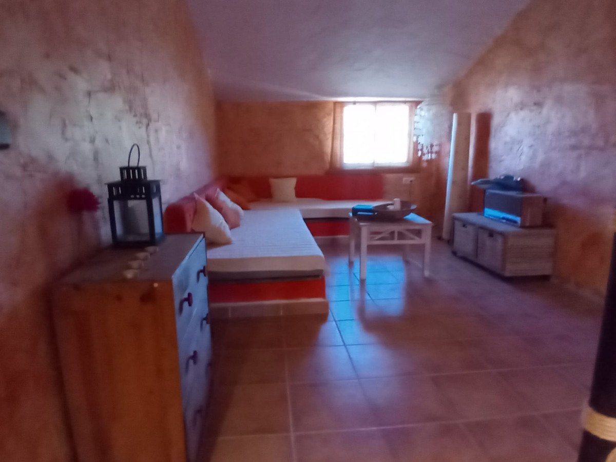 4 Bed Townhouse for sale in Riogordo Costa Del Sol East, Málaga, Spain