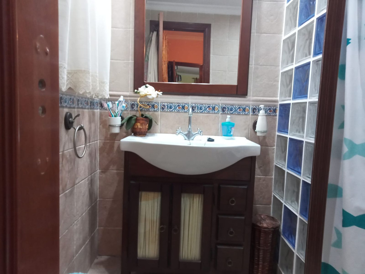 4 Bed Townhouse for sale in Riogordo Costa Del Sol East, Málaga, Spain