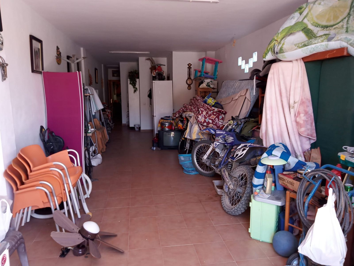 4 Bed Townhouse for sale in Riogordo Costa Del Sol East, Málaga, Spain