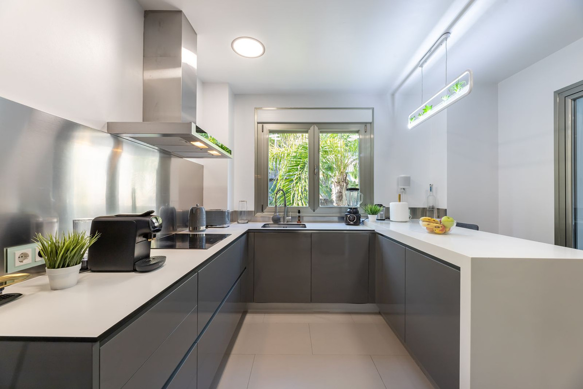 2 Bed Apartment for sale in Benahavís Costa Del Sol, Málaga, Spain