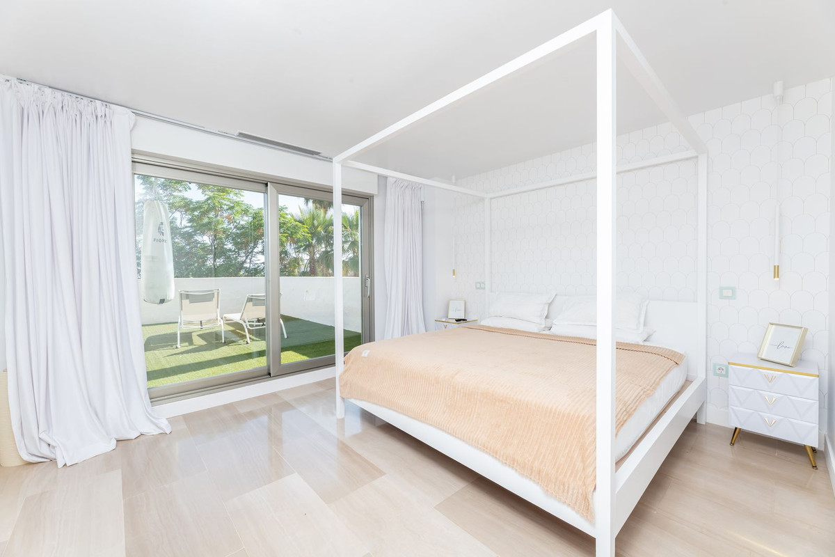2 Bed Apartment for sale in Benahavís Costa Del Sol, Málaga, Spain