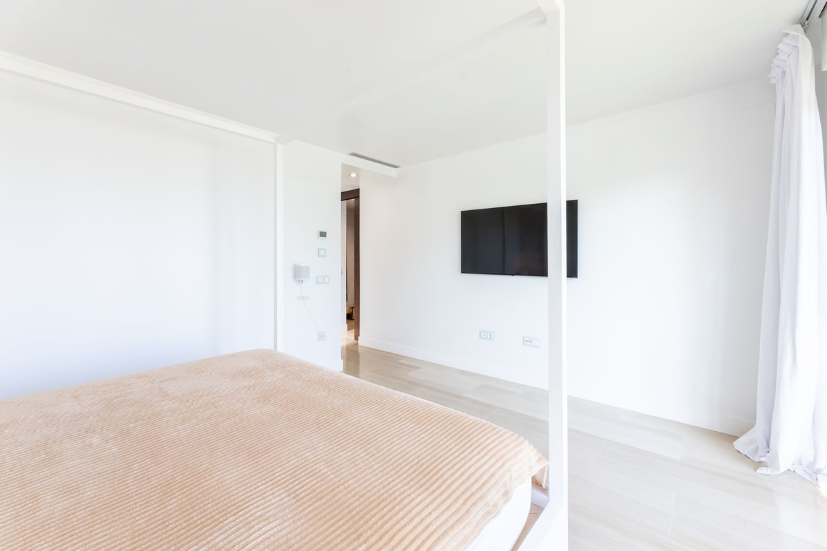 2 Bed Apartment for sale in Benahavís Costa Del Sol, Málaga, Spain
