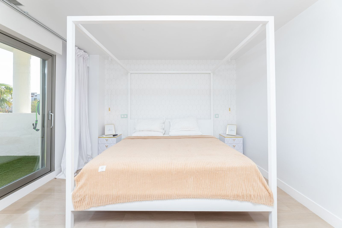 2 Bed Apartment for sale in Benahavís Costa Del Sol, Málaga, Spain