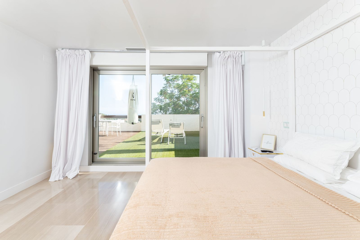 2 Bed Apartment for sale in Benahavís Costa Del Sol, Málaga, Spain