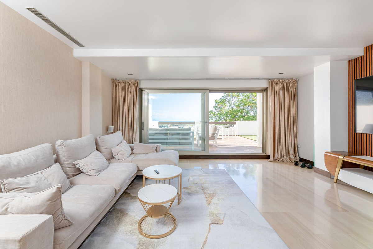 2 Bed Apartment for sale in Benahavís Costa Del Sol, Málaga, Spain
