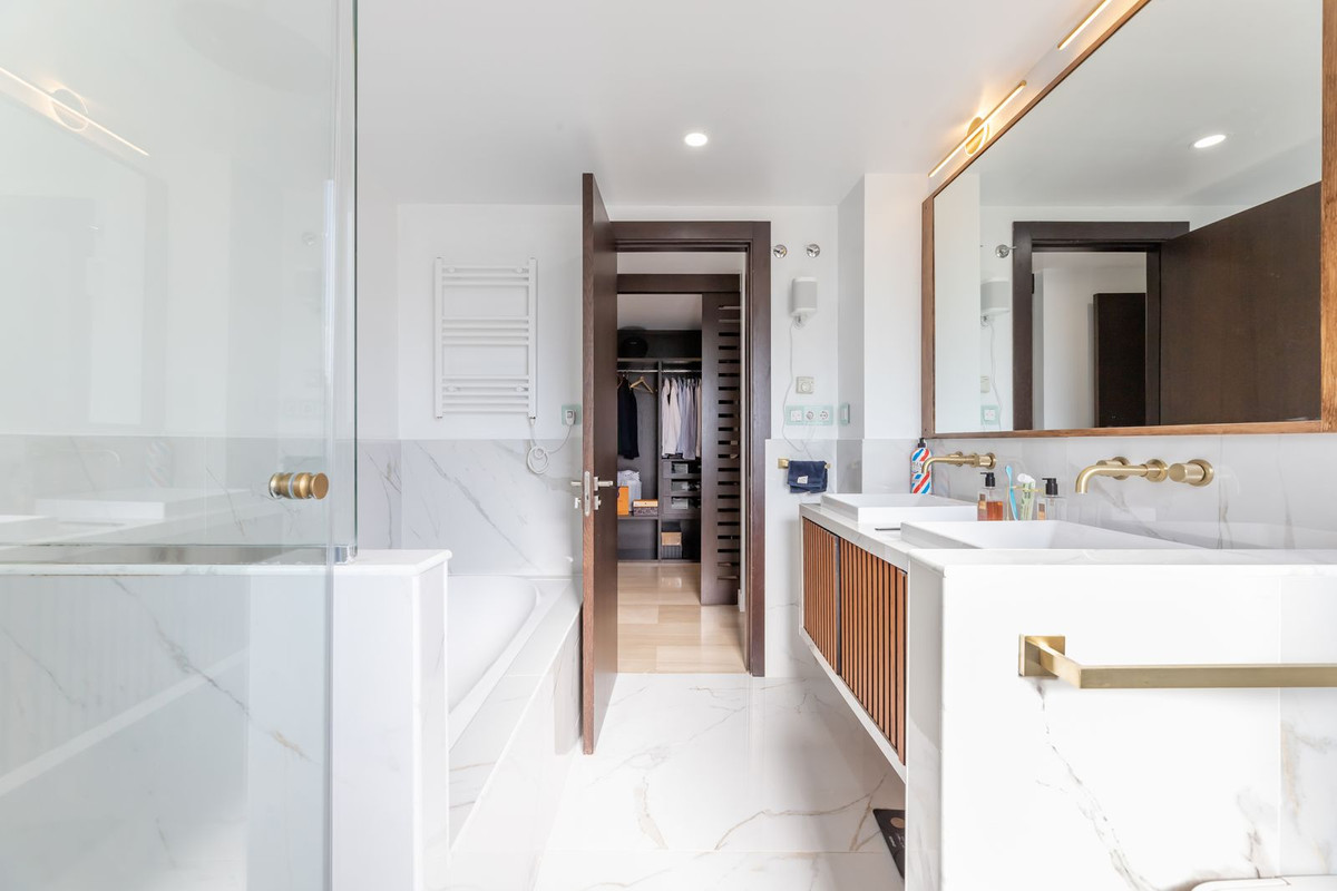 2 Bed Apartment for sale in Benahavís Costa Del Sol, Málaga, Spain