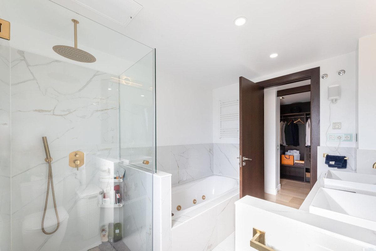 2 Bed Apartment for sale in Benahavís Costa Del Sol, Málaga, Spain