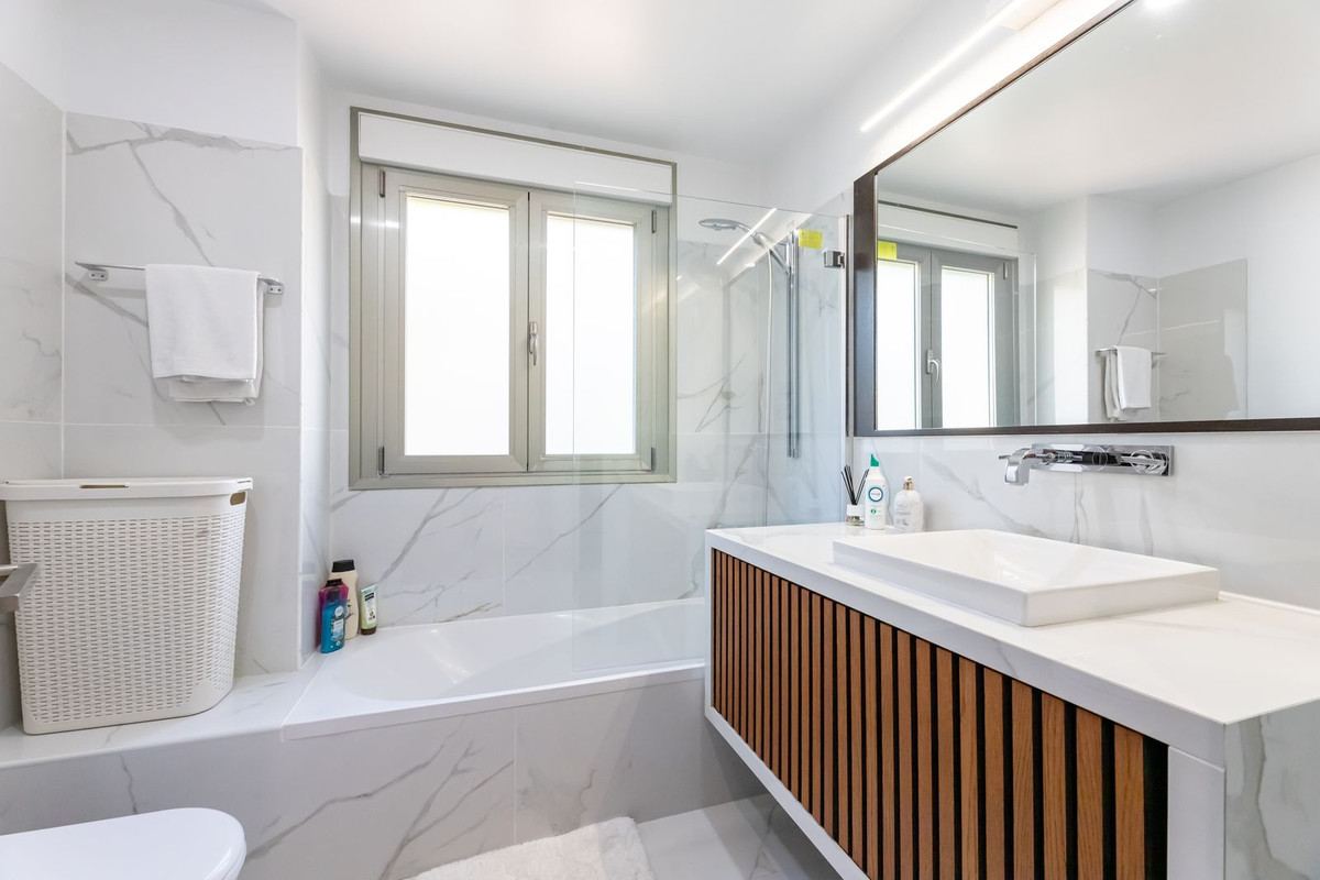 2 Bed Apartment for sale in Benahavís Costa Del Sol, Málaga, Spain