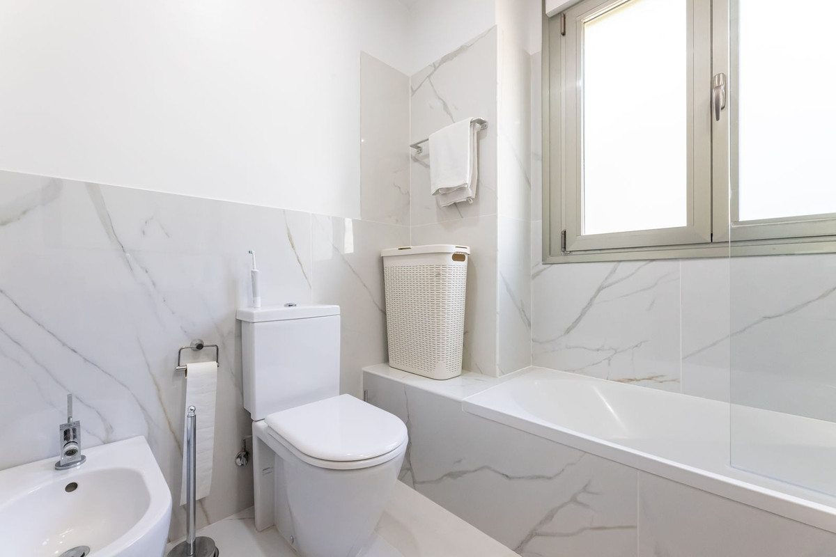 2 Bed Apartment for sale in Benahavís Costa Del Sol, Málaga, Spain