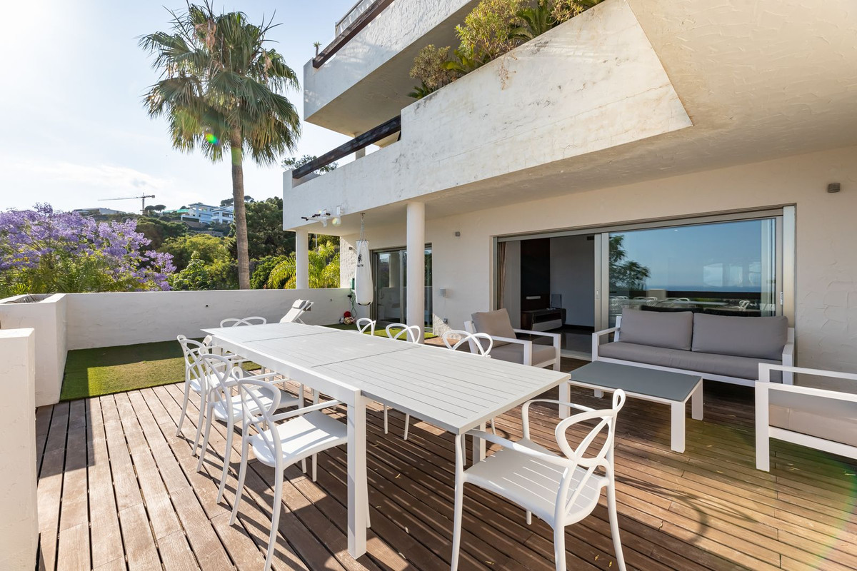 2 Bed Apartment for sale in Benahavís Costa Del Sol, Málaga, Spain