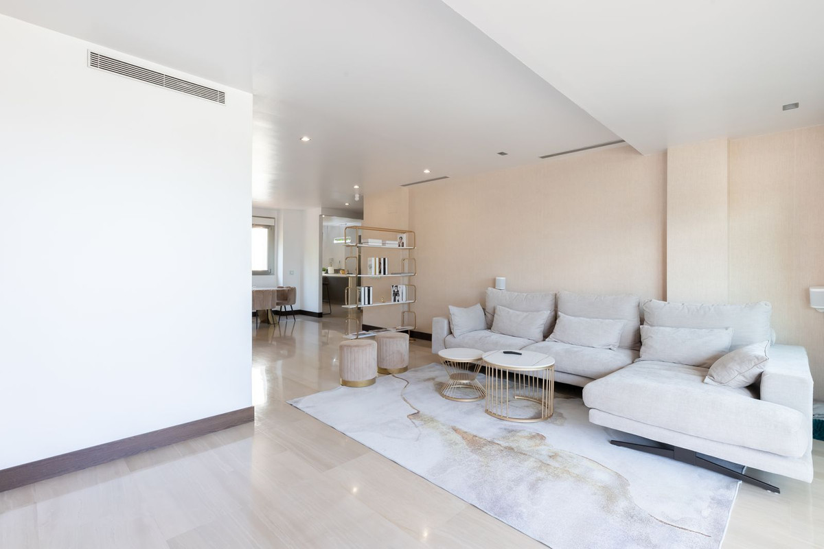 2 Bed Apartment for sale in Benahavís Costa Del Sol, Málaga, Spain