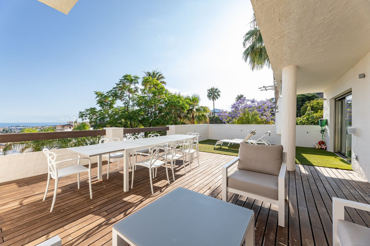 2 Bed Apartment for sale in Benahavís Costa Del Sol, Málaga, Spain