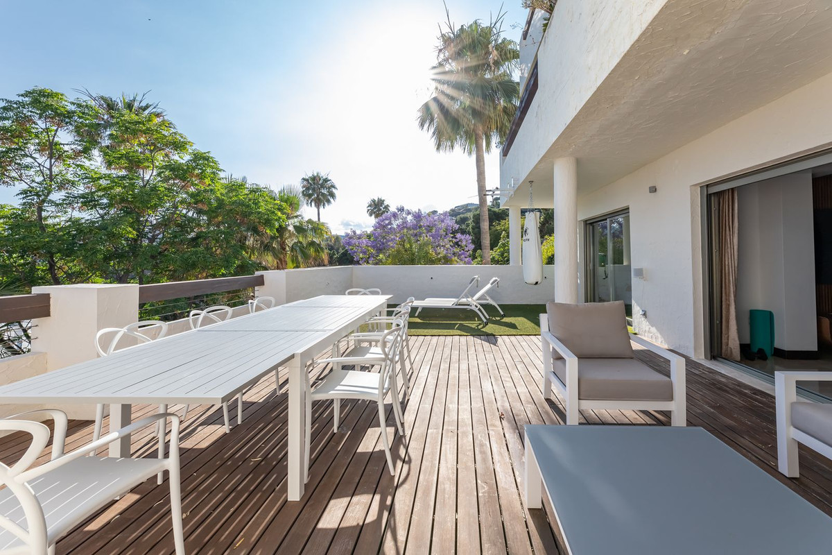 2 Bed Apartment for sale in Benahavís Costa Del Sol, Málaga, Spain