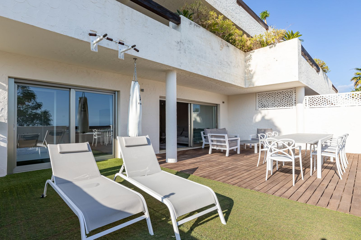 2 Bed Apartment for sale in Benahavís Costa Del Sol, Málaga, Spain