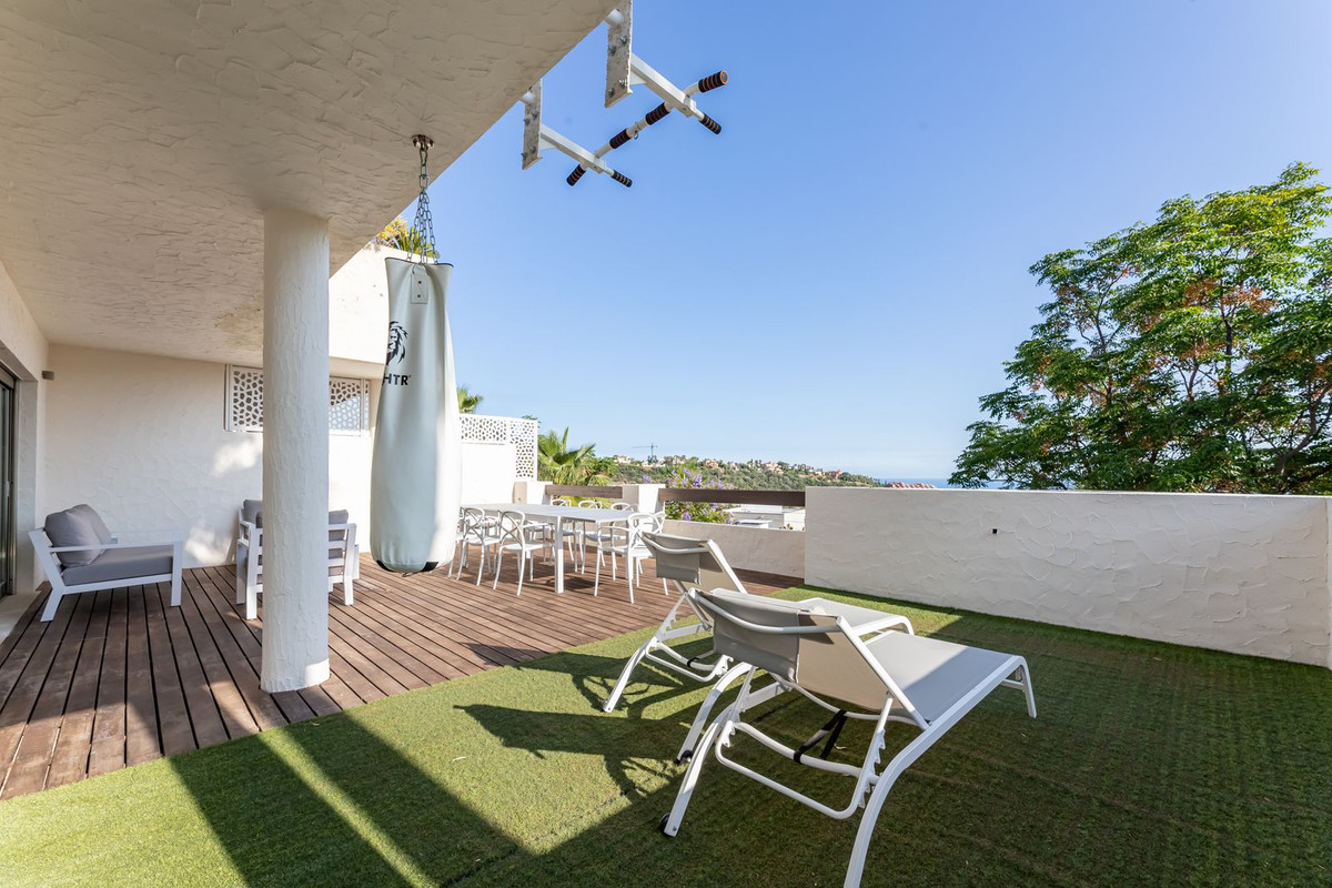 2 Bed Apartment for sale in Benahavís Costa Del Sol, Málaga, Spain