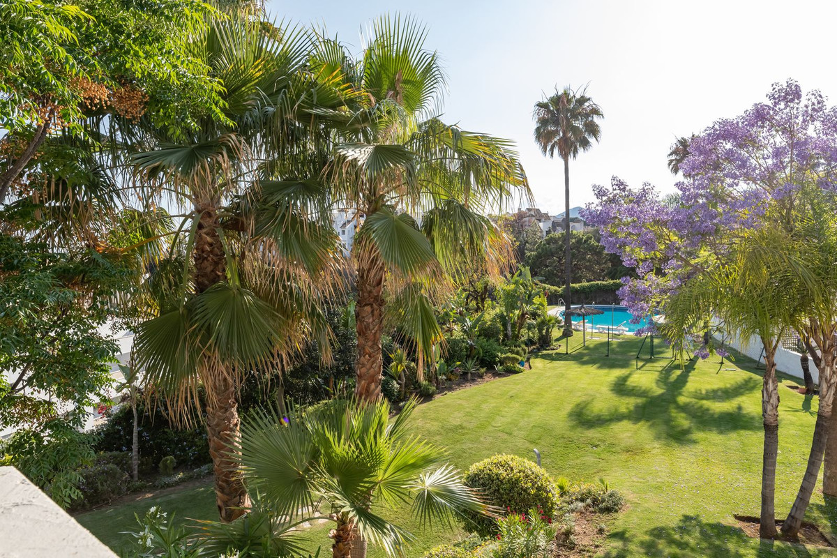 2 Bed Apartment for sale in Benahavís Costa Del Sol, Málaga, Spain
