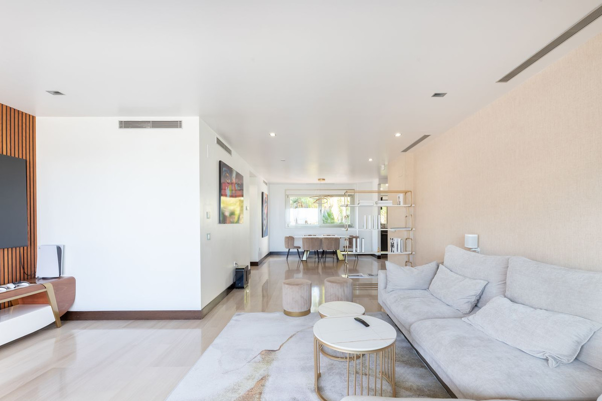 2 Bed Apartment for sale in Benahavís Costa Del Sol, Málaga, Spain