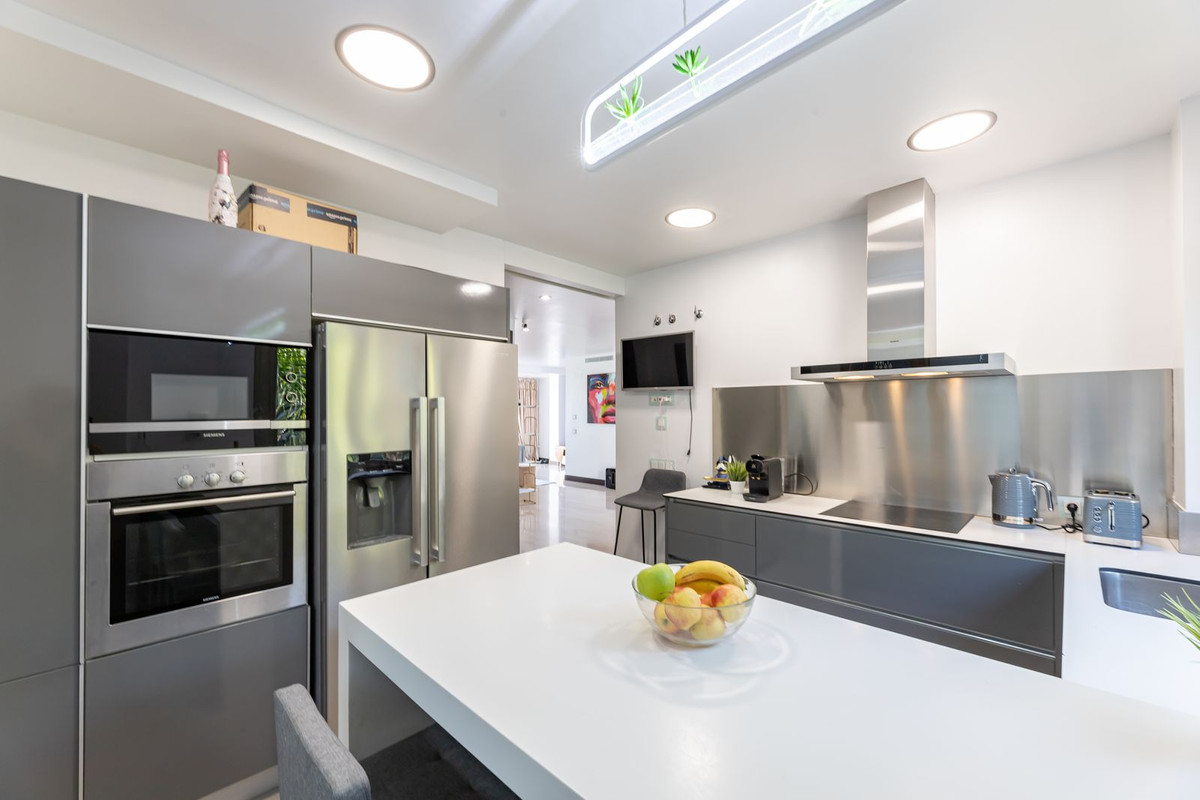 2 Bed Apartment for sale in Benahavís Costa Del Sol, Málaga, Spain