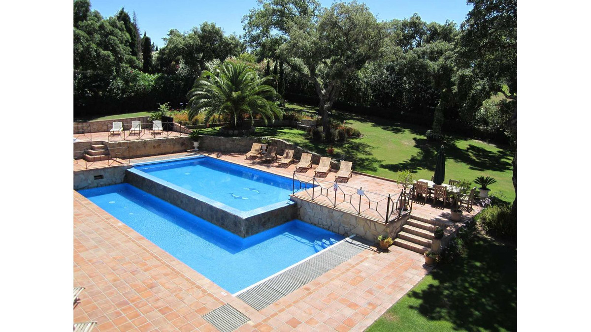 Se vende Villa - Chalet de 7 dormitorios en Costa Del Sol, Cadiz, España
