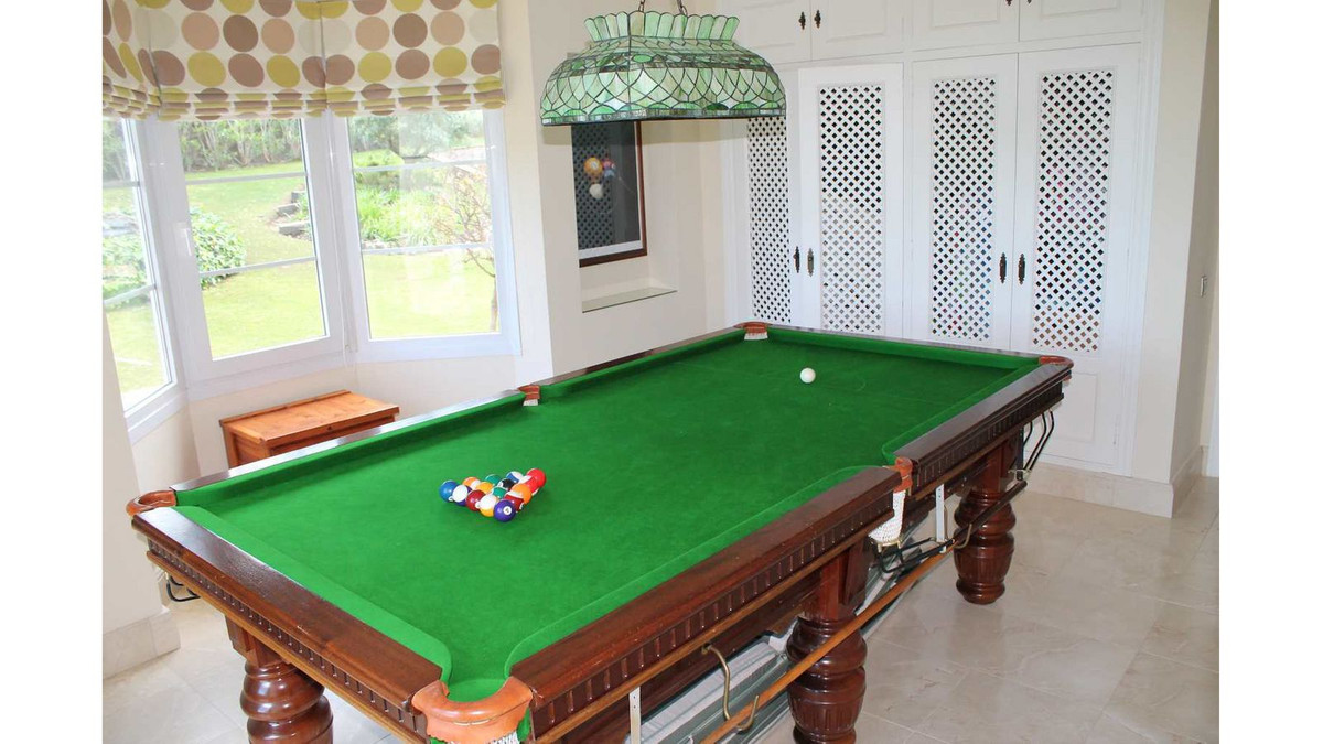 Se vende Villa - Chalet de 7 dormitorios en Costa Del Sol, Cadiz, España