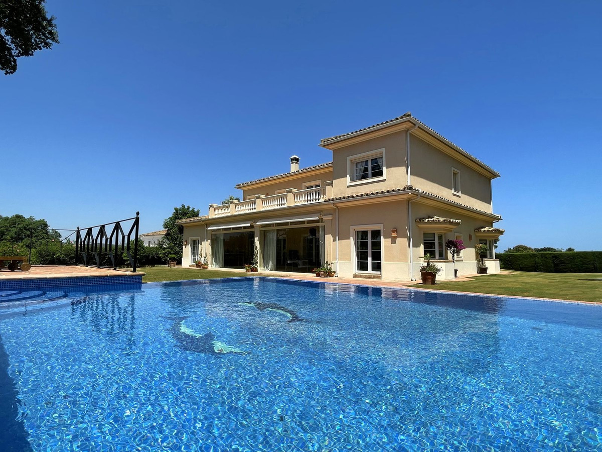 Se vende Villa - Chalet de 7 dormitorios en Costa Del Sol, Cadiz, España