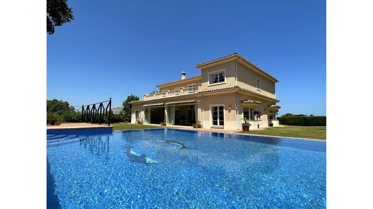 Se vende Villa - Chalet de 7 dormitorios en Costa Del Sol, Cadiz, España