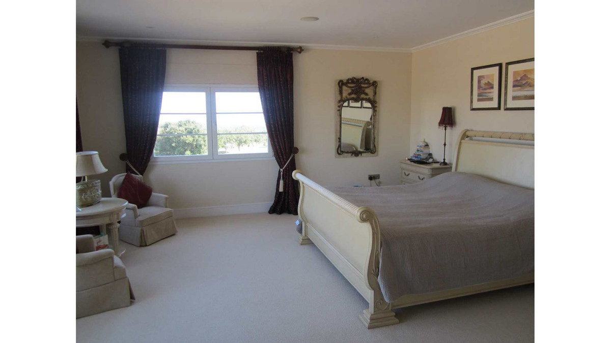 Se vende Villa - Chalet de 7 dormitorios en Costa Del Sol, Cadiz, España