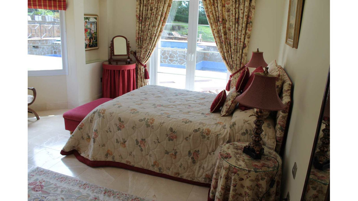 Se vende Villa - Chalet de 7 dormitorios en Costa Del Sol, Cadiz, España