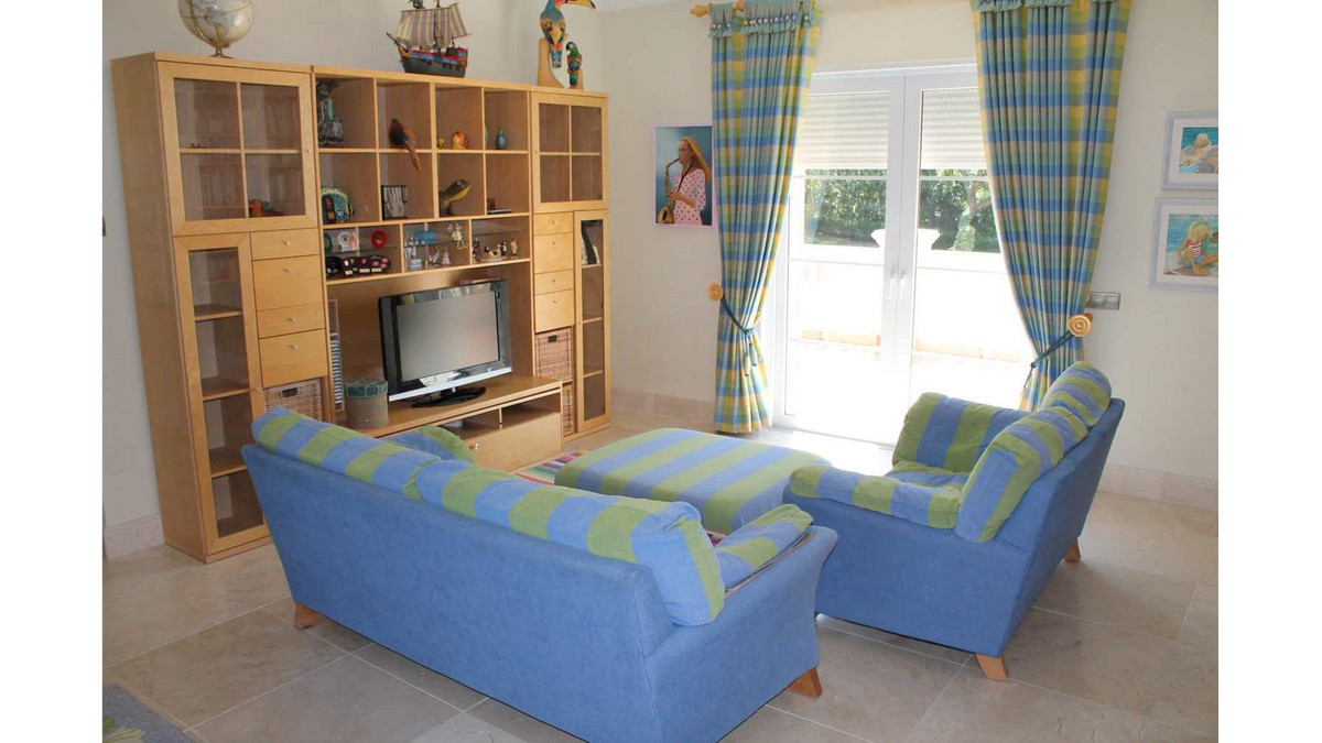 Se vende Villa - Chalet de 7 dormitorios en Costa Del Sol, Cadiz, España