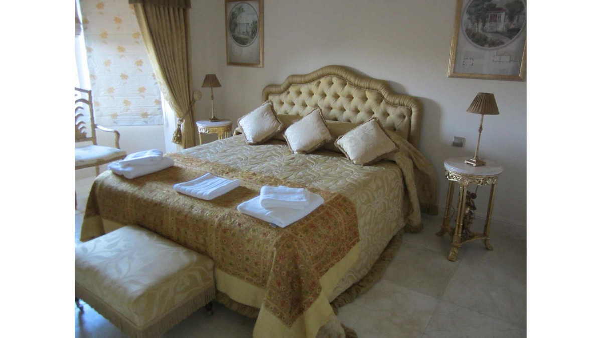 Se vende Villa - Chalet de 7 dormitorios en Costa Del Sol, Cadiz, España