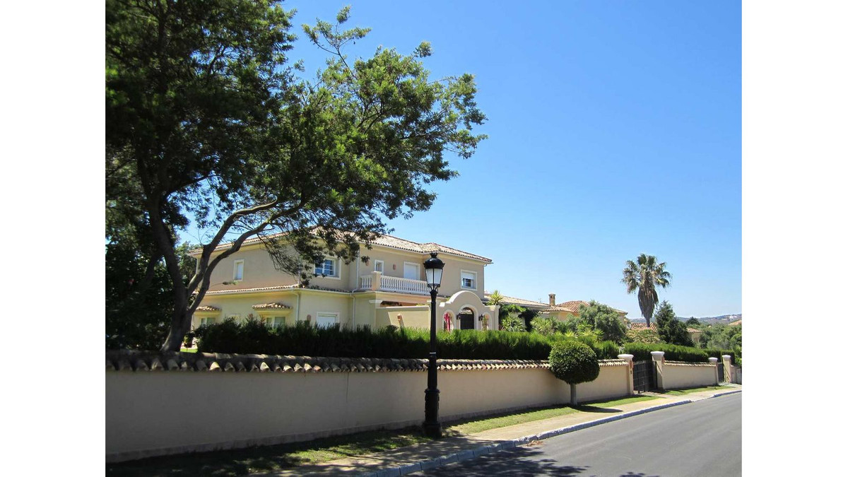 Se vende Villa - Chalet de 7 dormitorios en Costa Del Sol, Cadiz, España