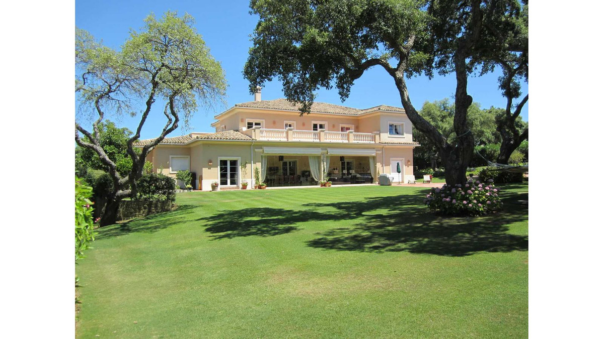 Se vende Villa - Chalet de 7 dormitorios en Costa Del Sol, Cadiz, España