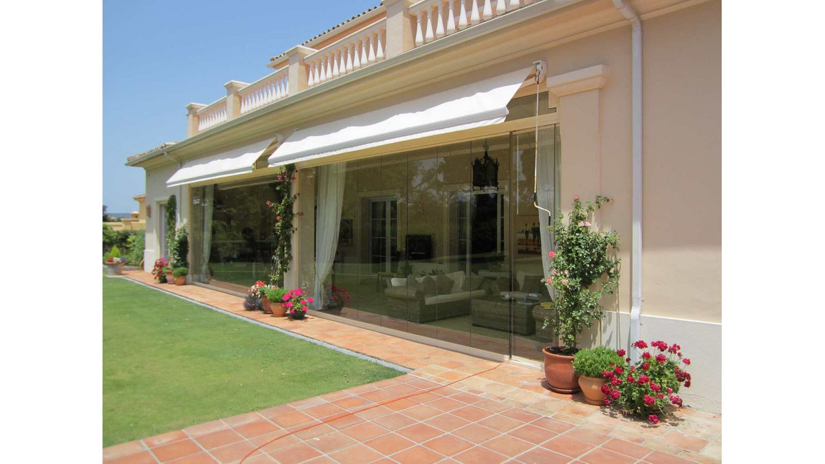 Se vende Villa - Chalet de 7 dormitorios en Costa Del Sol, Cadiz, España