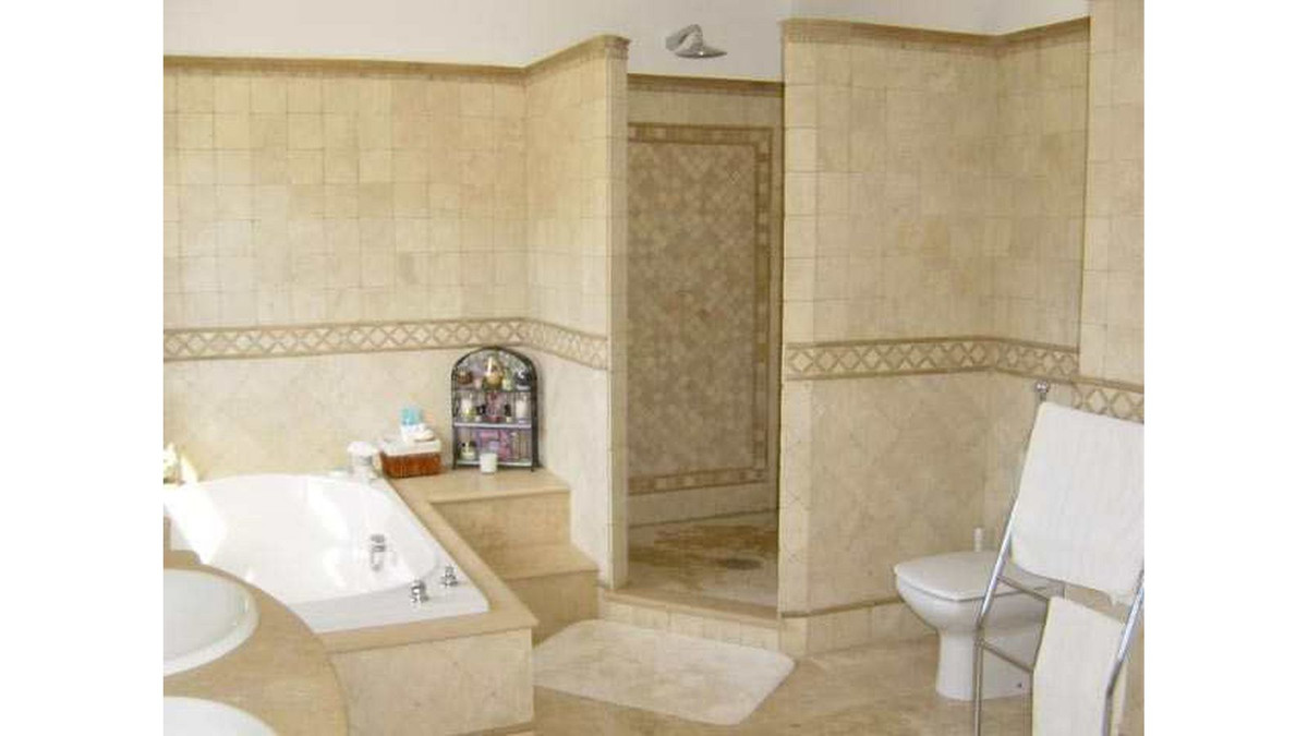 Se vende Villa - Chalet de 7 dormitorios en Costa Del Sol, Cadiz, España