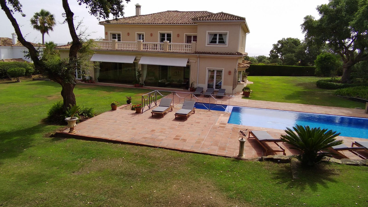 Se vende Villa - Chalet de 7 dormitorios en Costa Del Sol, Cadiz, España