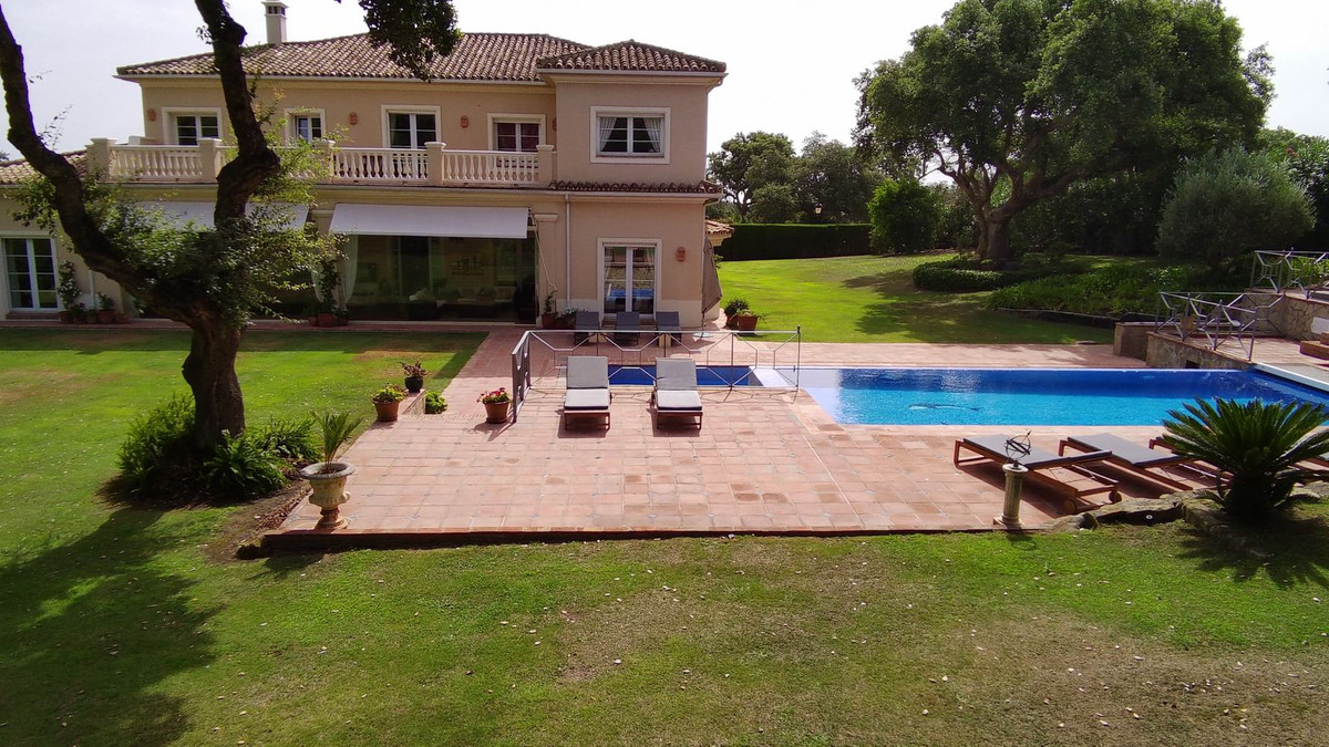 Se vende Villa - Chalet de 7 dormitorios en Costa Del Sol, Cadiz, España