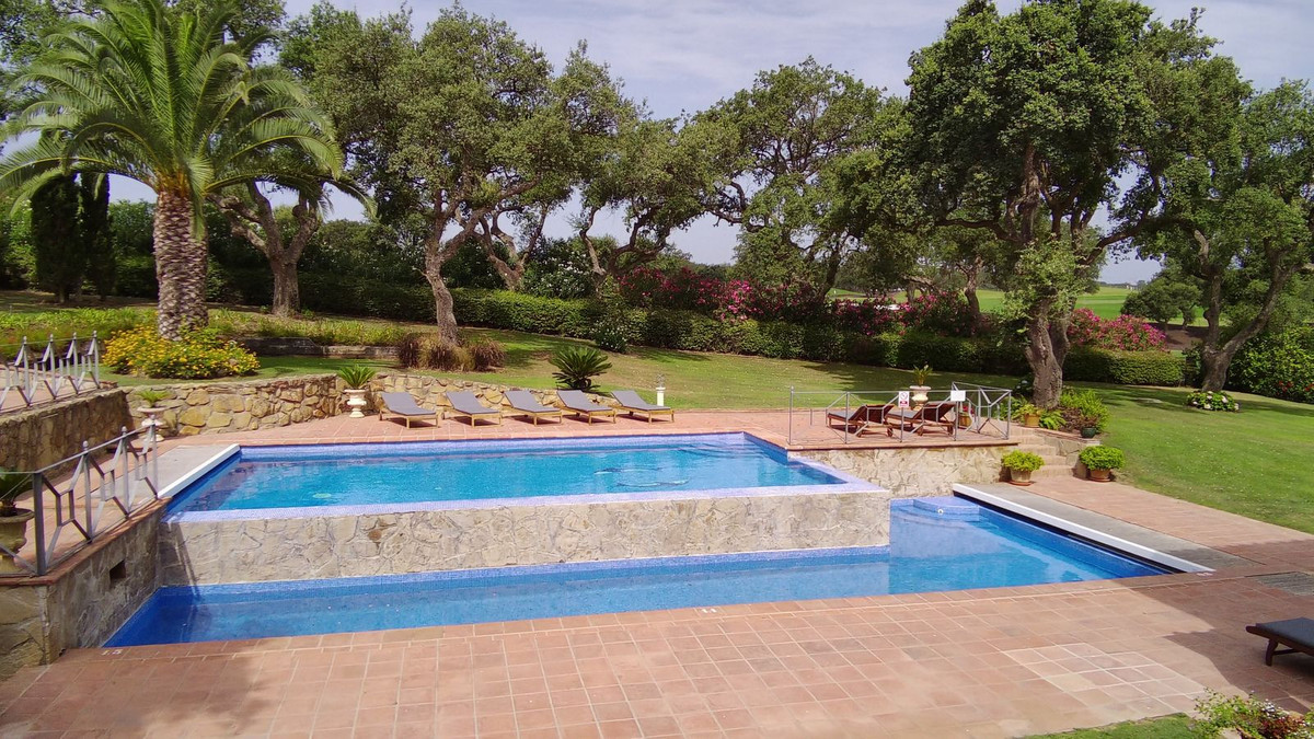 Se vende Villa - Chalet de 7 dormitorios en Costa Del Sol, Cadiz, España