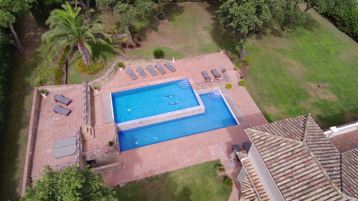 Se vende Villa - Chalet de 7 dormitorios en Costa Del Sol, Cadiz, España