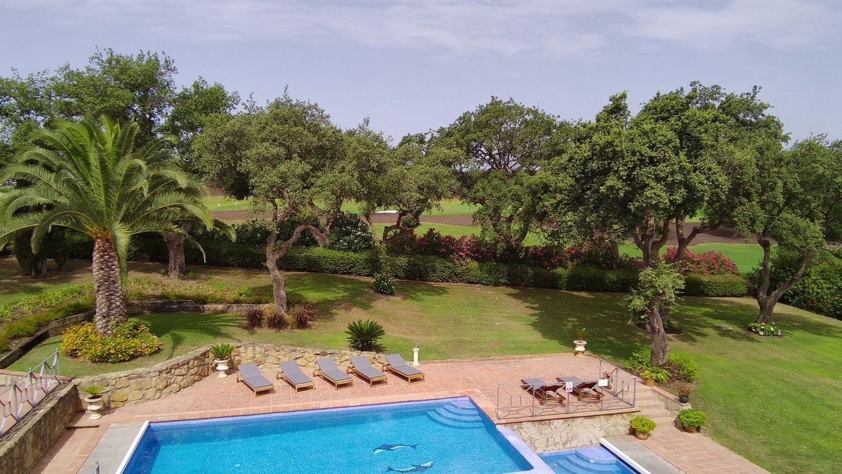Se vende Villa - Chalet de 7 dormitorios en Costa Del Sol, Cadiz, España