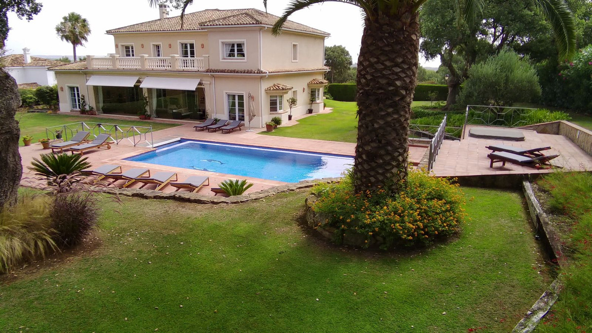 Se vende Villa - Chalet de 7 dormitorios en Costa Del Sol, Cadiz, España