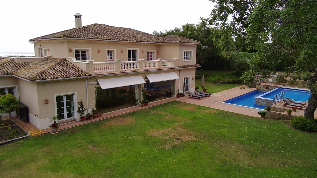 Se vende Villa - Chalet de 7 dormitorios en Costa Del Sol, Cadiz, España