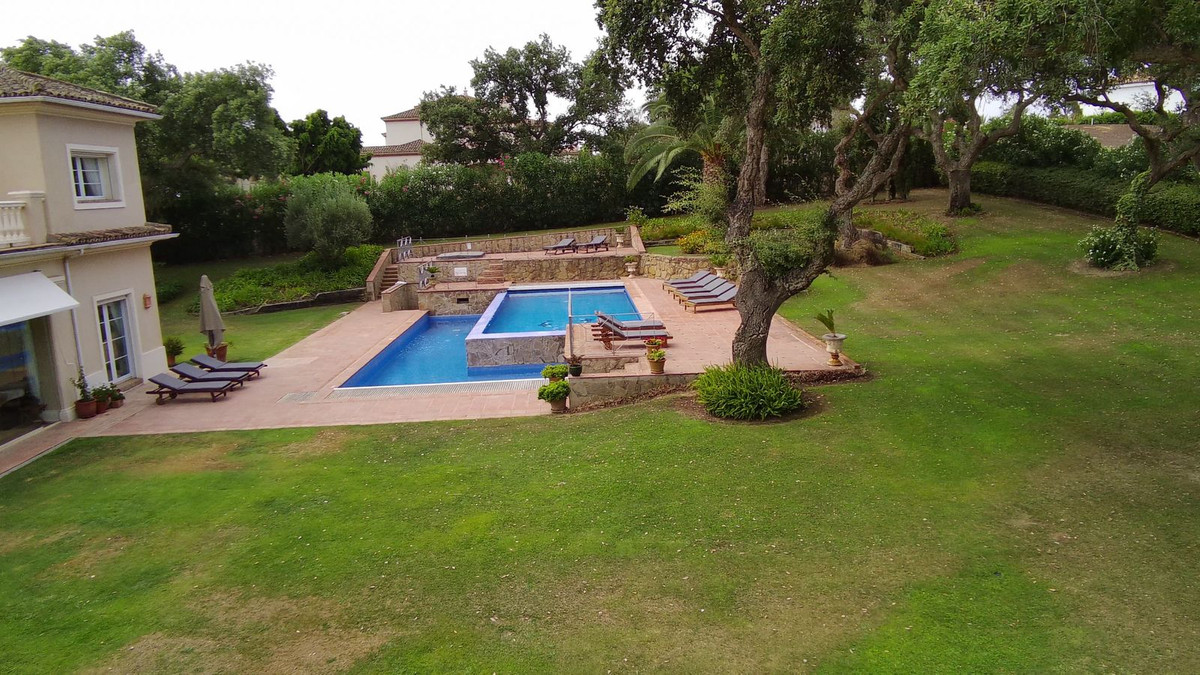 Se vende Villa - Chalet de 7 dormitorios en Costa Del Sol, Cadiz, España